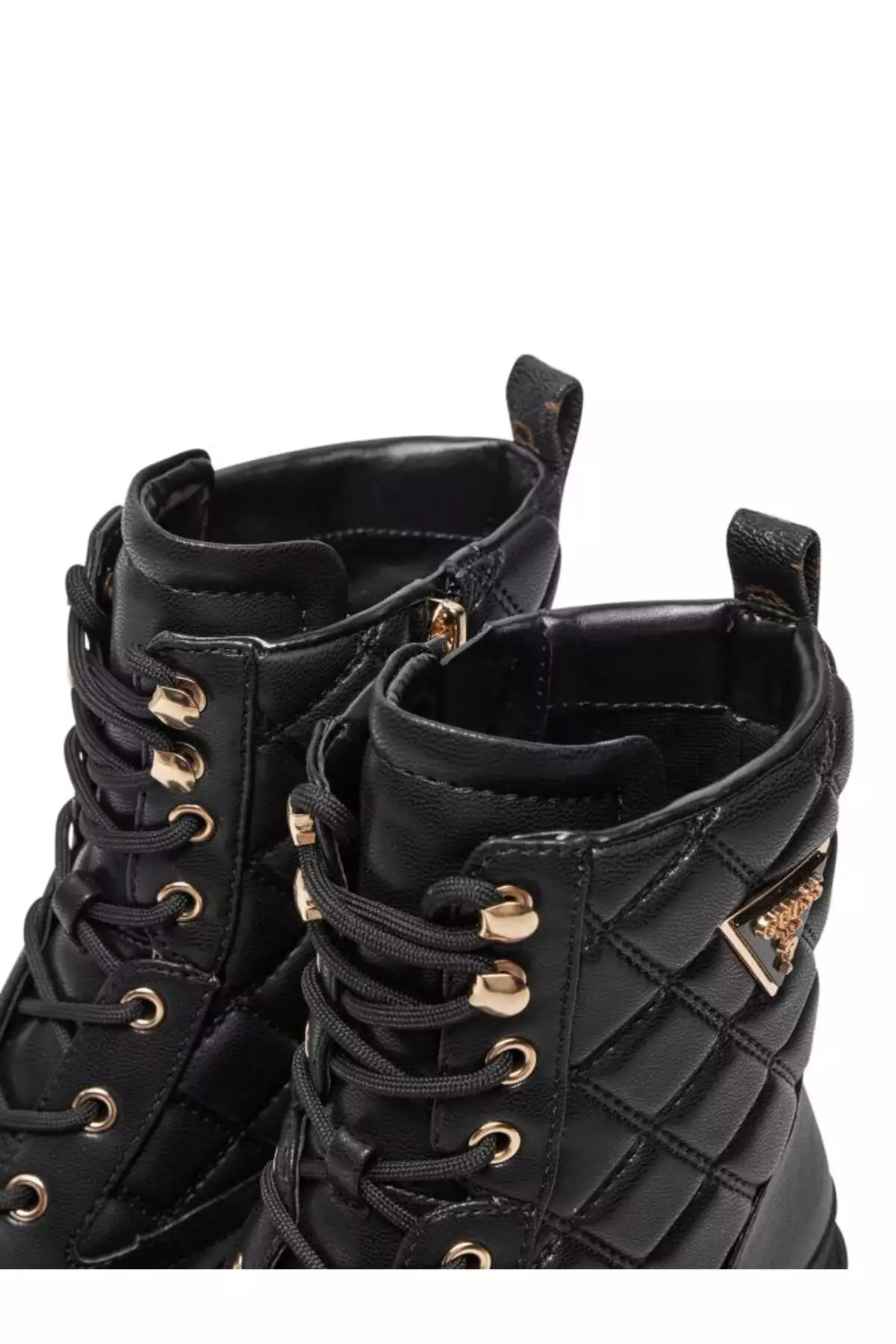 محصول BADAE2 به فارسی "بادا 2" ترجمه میشود. برند Guess - 855712605