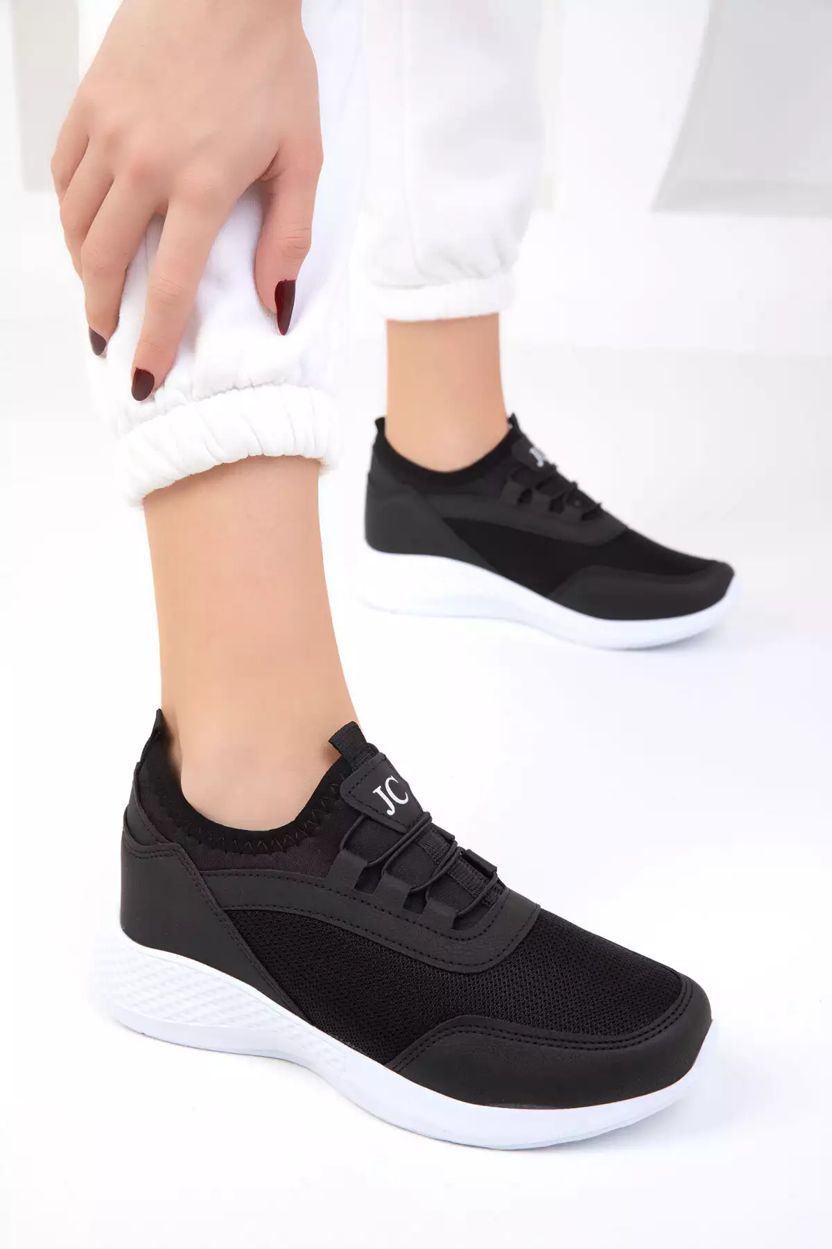 کفش ورزشی زنانه مشکی مدل 15226 برند SOHO - 46284494