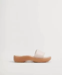 کفش پاشنه‌دار زنانه به رنگ بژ با طراحی نامتقارن از جنس چرم برند MANGO - 103927967