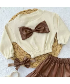 ست دخترانه و نوزادی شامل دامن چرمی، بلوز با پاپیون و باندانا برند AKİF GİYİM - 892373044