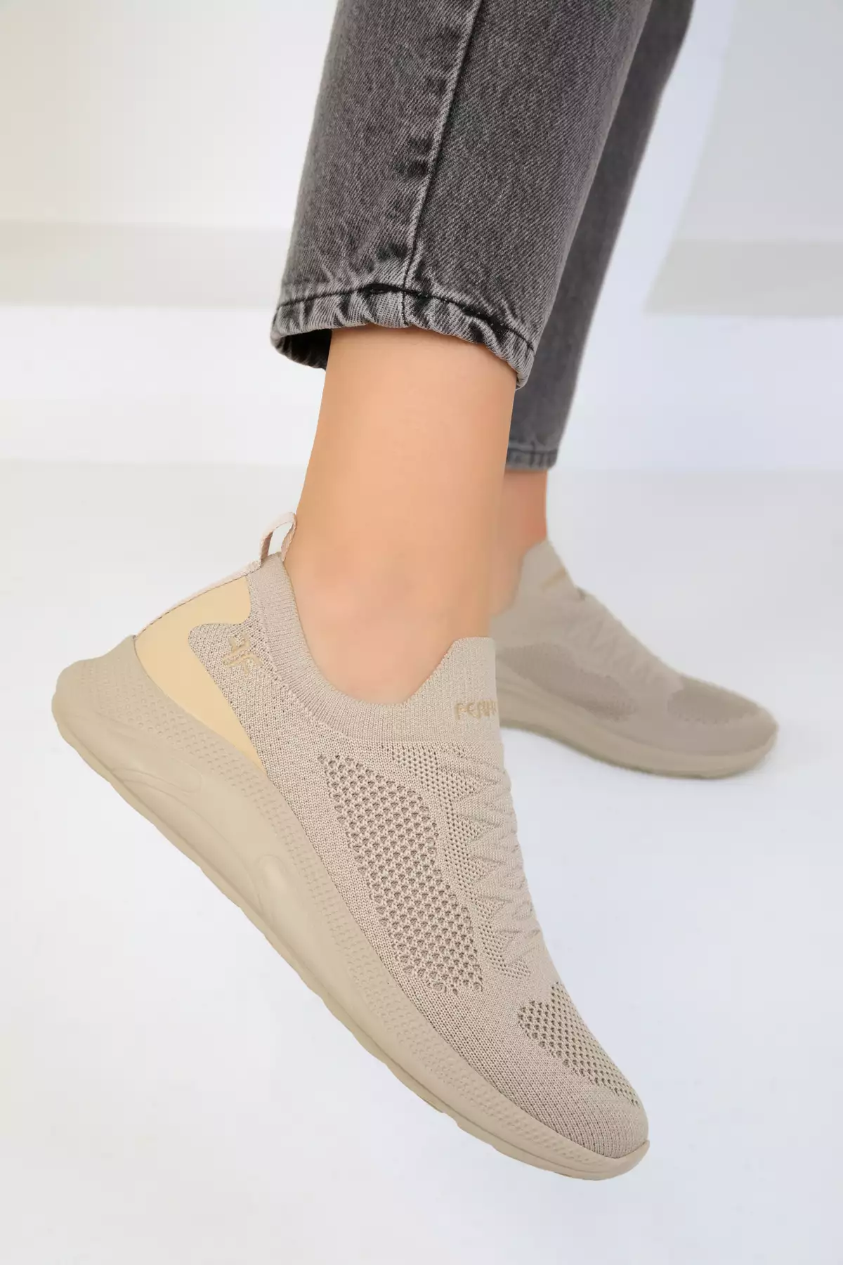 کفش ورزشی زنانه بژ 16979 برند SOHO - 303063498