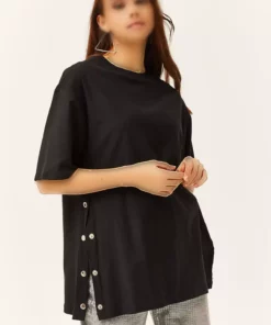 تی شرت پنبه‌ای زنانه مشکی با دکمه‌های کناری TSH-19000762 برند Olalook - 784758311