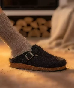 دمپایی زنانه با بند قابل تنظیم و زیره فومی مناسب برای منزل و باغ در فصل زمستان برند Gezer - 775775591