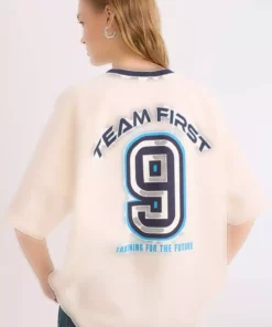 تی‌شرت کوتاه‌ آستین با یقه V و طرح چاپی در پشت، با برش گشاد و سایز بزرگ E4621AX25SM برند Defacto - 894316164