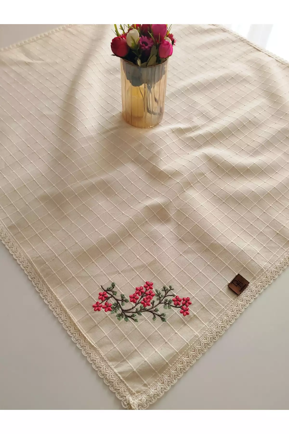 میز پوش 85x85 سانتیمتری با طرح دستدوز و سنتی بولدان مونیکا برند denizli hatırası - 895130012