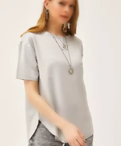 تی‌شرت زنانه گران‌قیمت با بافت نرم و دکمه‌دار، رنگ خاکستری برند Olalook - 802042321