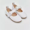 کفش بامزه دخترانه مدل بندی سفید با جزئیات فُیونک برند LC Waikiki - 901930110