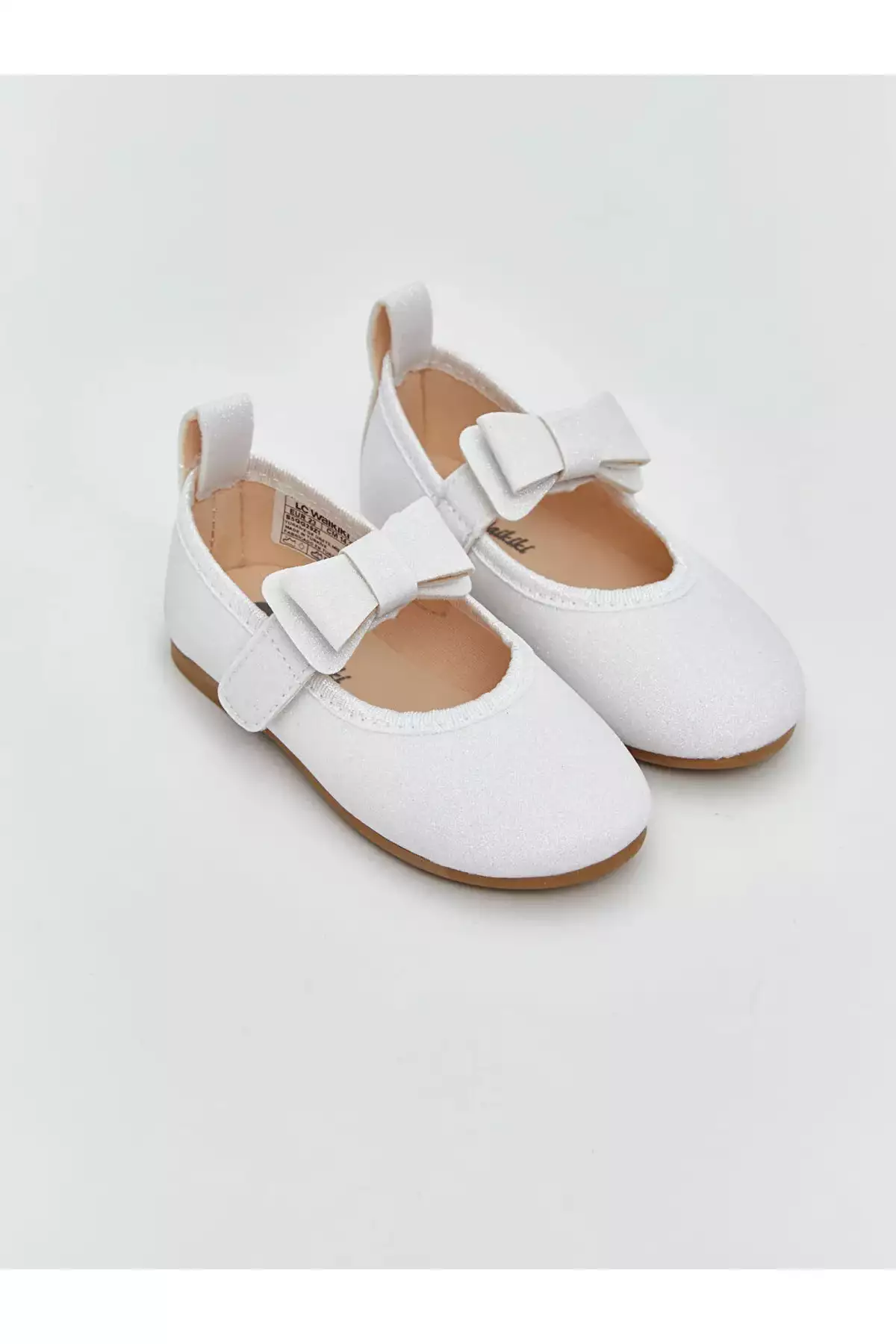 کفش بامزه دخترانه مدل بندی سفید با جزئیات فُیونک برند LC Waikiki - 901930110