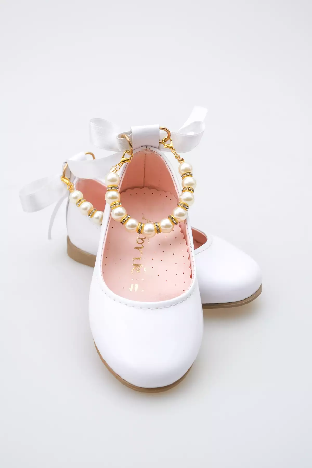 پاپوش بچگانه مرواریدی با رنگ سفید براق برند Pabrik - 904814462