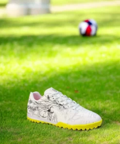 کفش فوتسال با رویه لاستیکی و زیره طرح دار، مقاوم در برابر سایش و دارای آستر نرم برای استفاده عمومی. برند Playup - 926557671