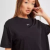 تیشرت ورزشی آستین بلند آزاد با طراحی نشانه برند، رنگ مشکی برند Nike - 375122407