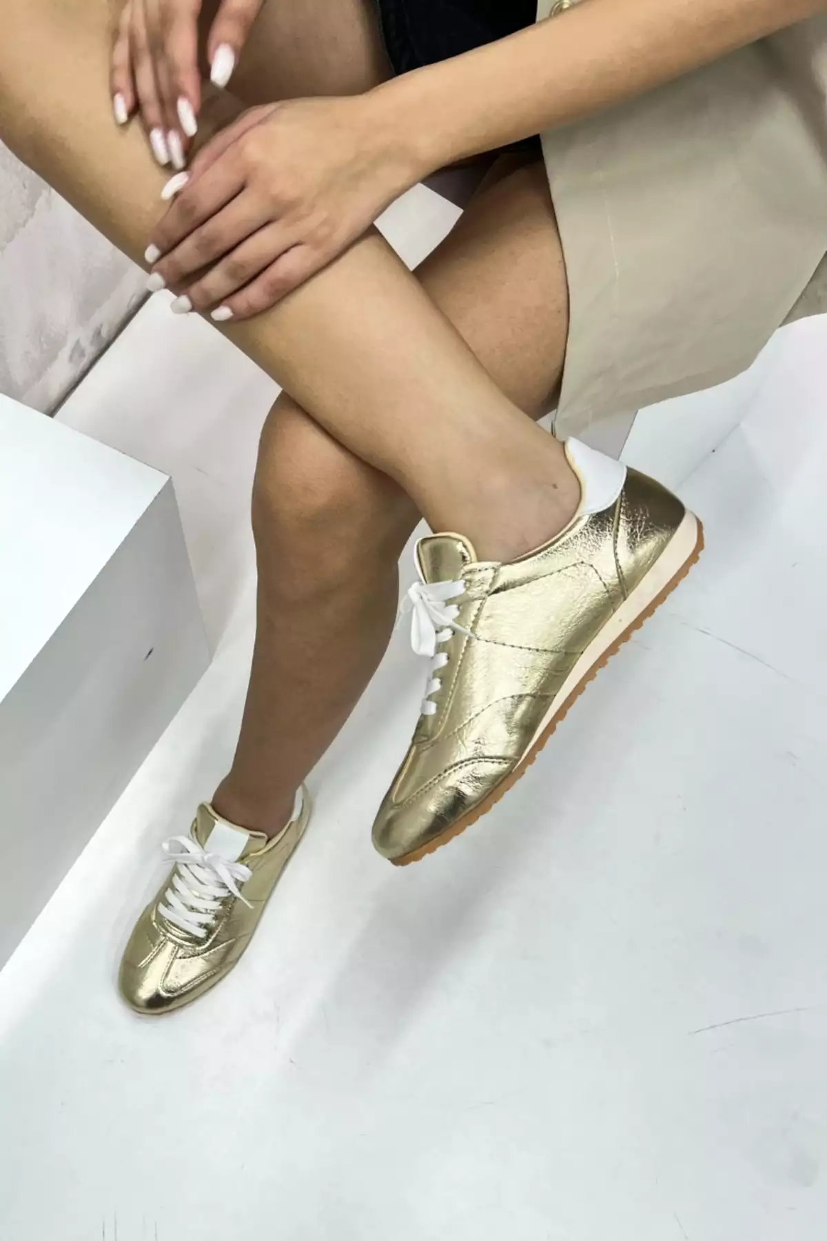 کفش ورزشی زنانه طلایی DS069 برند inizio - 922122997