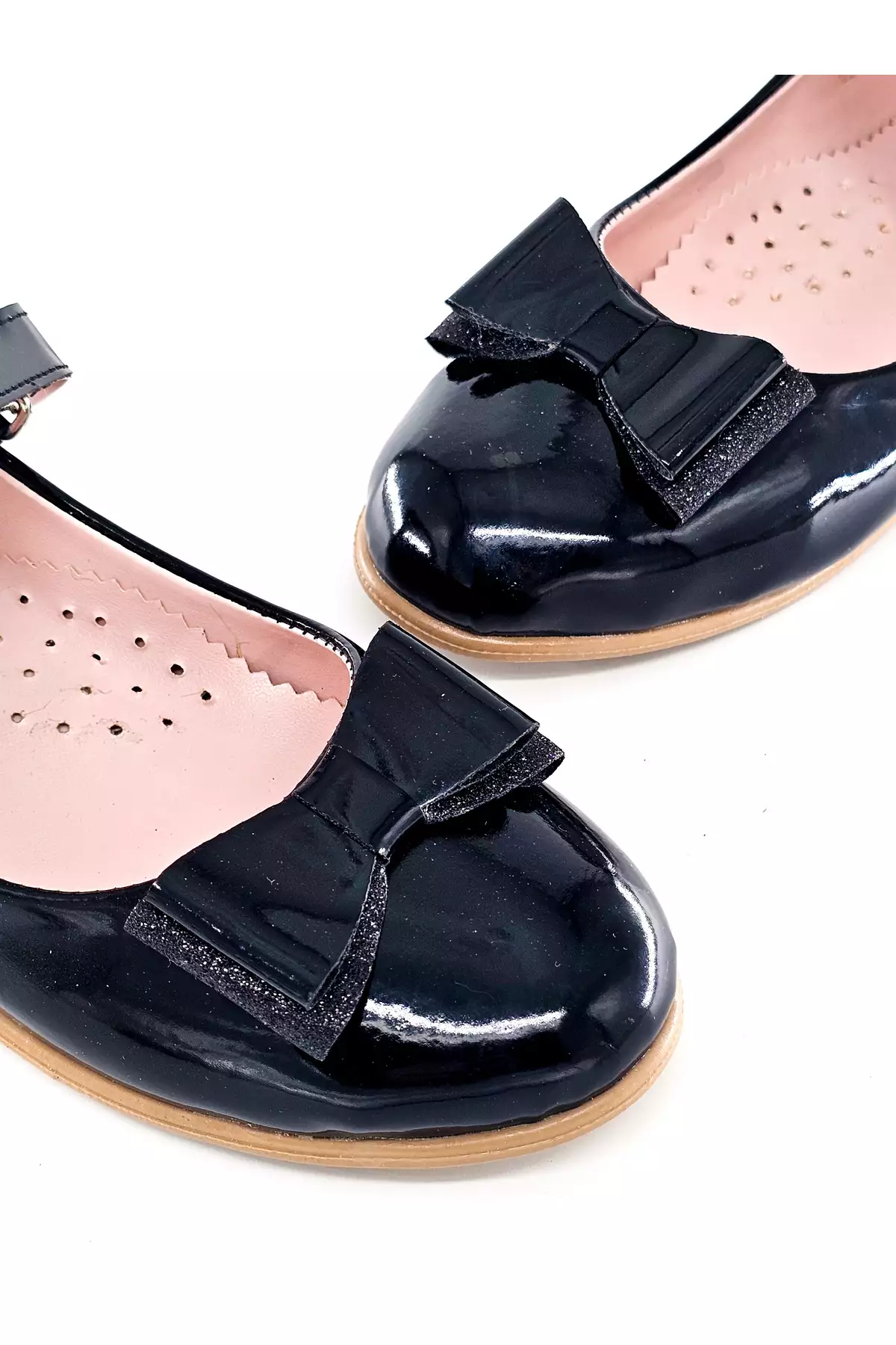 کفش دخترانه سطلی با پاشنه طبی و رویه براق برند BDKButik - 888860466