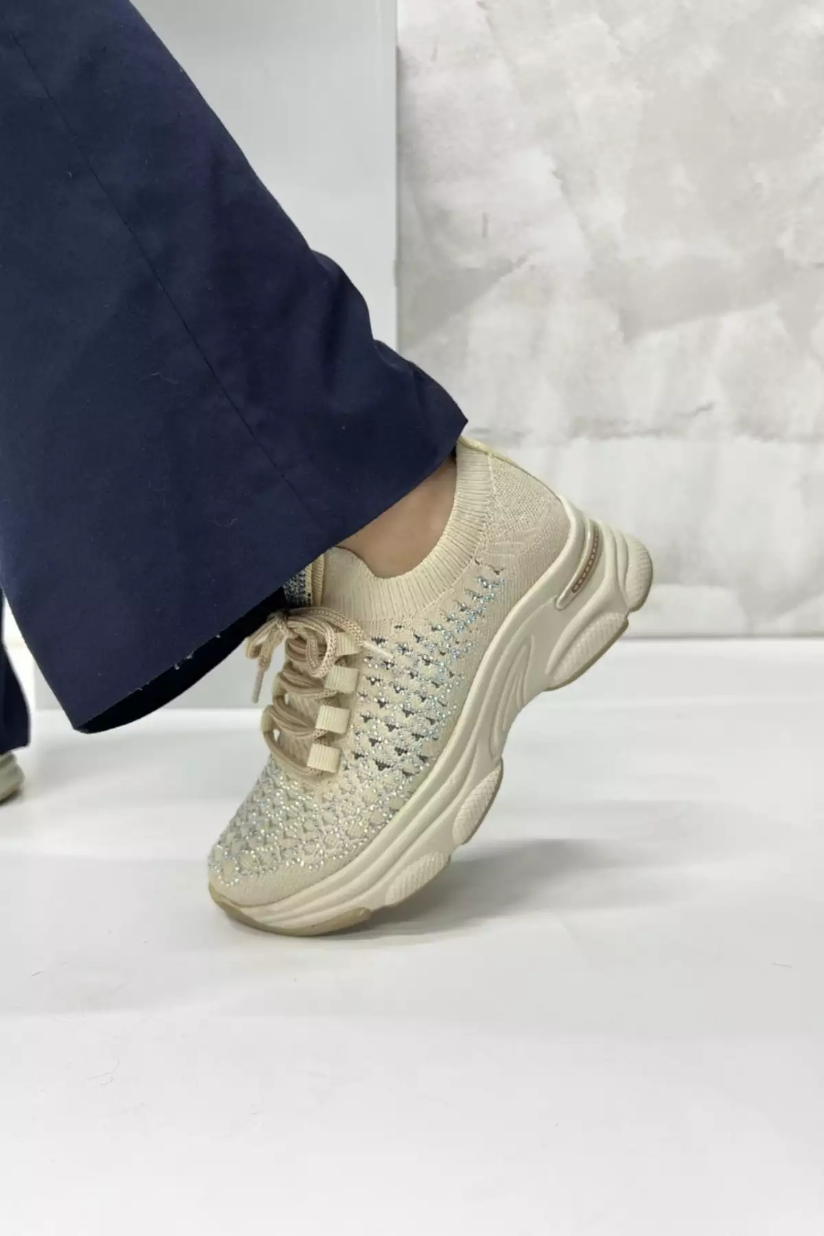 کتانی زنانه بافته شده به رنگ کرم GD4444 برند inizio - 898088268