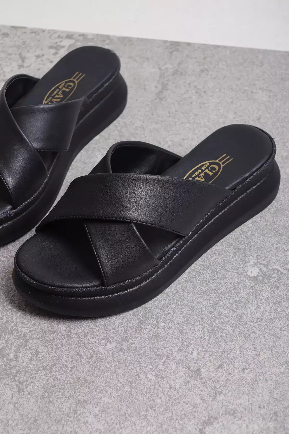 دمپایی فانتزی با پاشنه پوشیدنی 4 سانتیمتری و نوار ضخیم متقاطع برند StWenn - 844148914