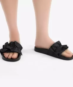 صندل زنانه تخت از جنس چرم مصنوعی برند Defacto - 316150687