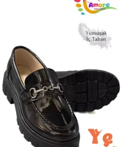 کفش مدرسه دخترانه با بند و پاشنه بلند و سبک - کفش نوع لوفری با روکش براق مشکی برند sermoda - 760500242