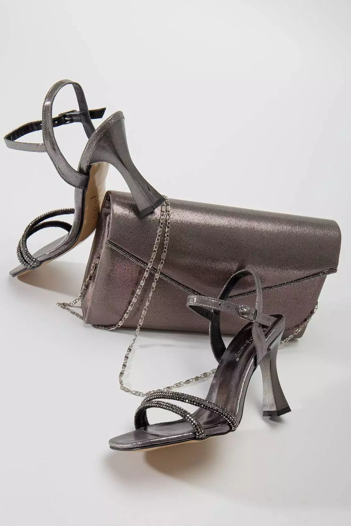 کفش تابستانی زنانه با ترکیب دو بند پلاتینیوم برند GULT - 304103484