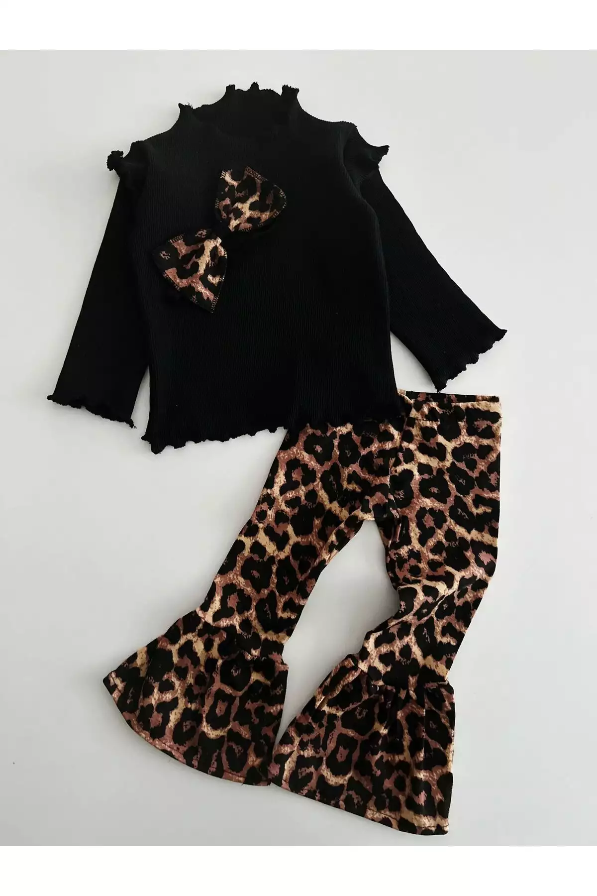 ست دخترانه بچهگانه با شلوار دمپا گشاد و باندانا با طرح پلنگی برند aryakids - 784883807