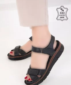 صندل زنانه چرم اصلی مشکی 20538 برند SOHO - 925981560