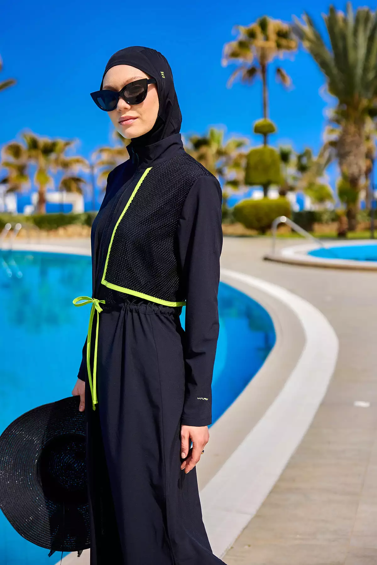 دریاچه پوشش کامل مشکی مایو با جزئیات توری و پنل جلویی جمعشدنی M2506-1 برند Marina - 939472434