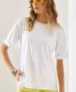 تی‌شرت زنانه با یقه گرد و آستین کوتاه، طراحی ساده و یقه یکتایی بایستی‌دار، دارای برش جانبی 60251203 برند Bianco Lucci - 829711229