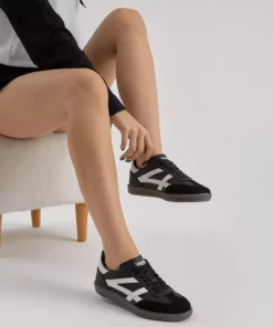 کفش ورزشی بند دار termo با زیره مشکی و سفید و نوارهای جانبی برند Tonny Black - 1031026547