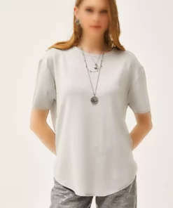 تی‌شرت زنانه گران‌قیمت با بافت نرم و دکمه‌دار، رنگ خاکستری برند Olalook - 802042321