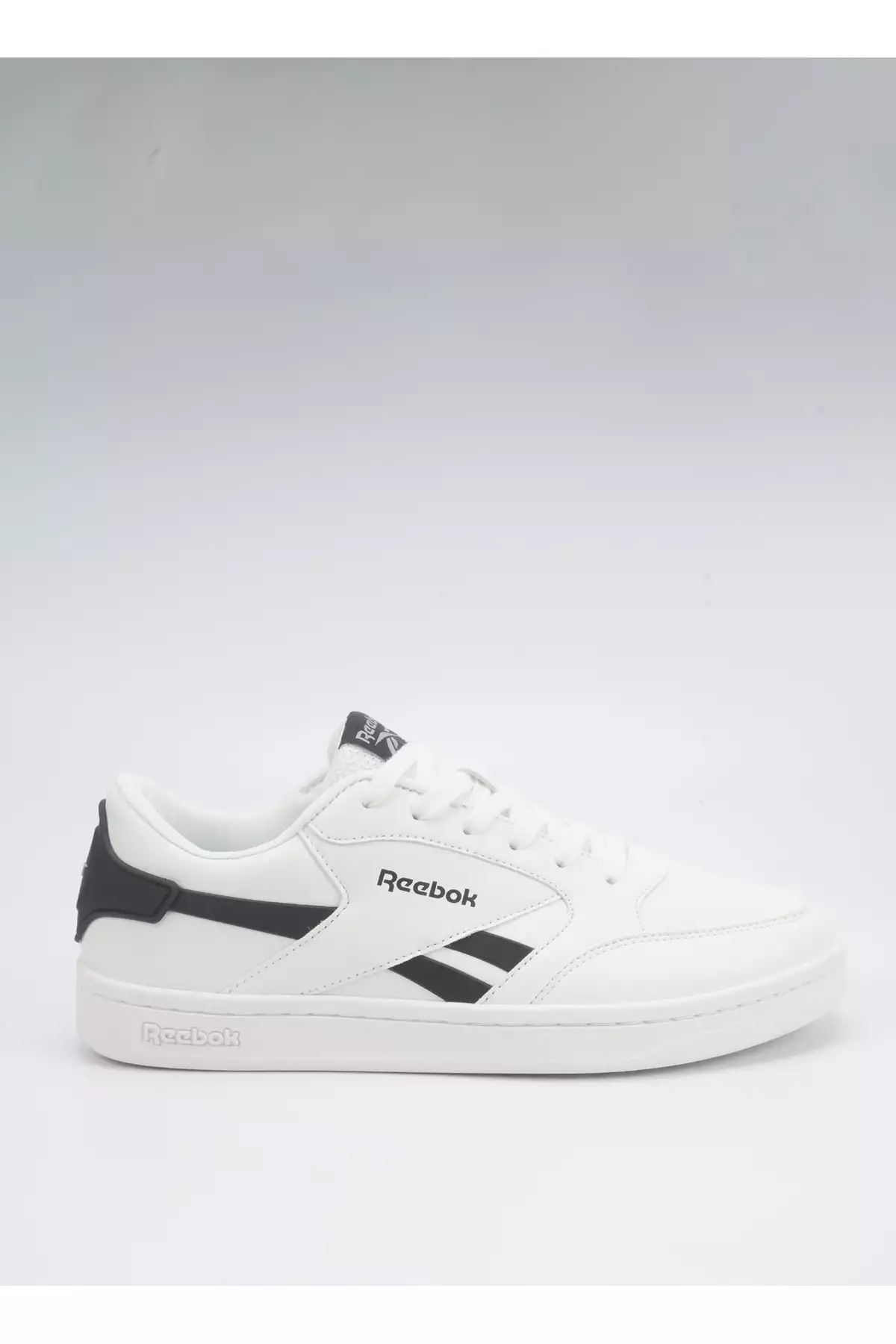 102035365 لفت تمیز کفش زنانه سبک زندگی سفید برند Reebok - 1039041535