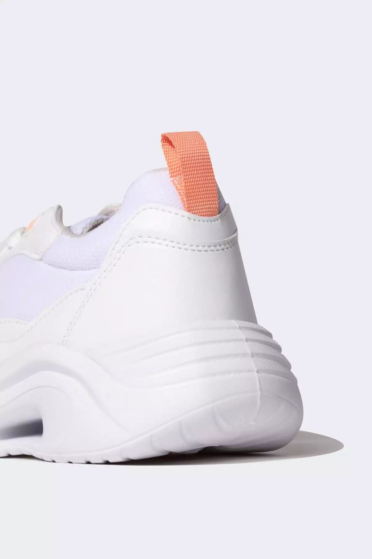 کفش ورزشی چرم مصنوعی با کفی دندانهدار و بنددار زنانه مدل B9727axns برند Defacto - 796295134