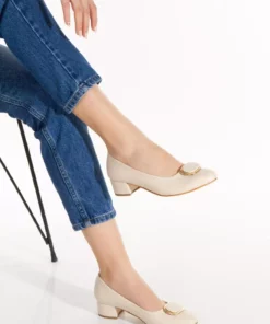 مدل کفش روزمره زنانه با پاشنه کوتاه و بند شیک به همراه کیف ست - رنگ بژ برند MFT AYAKKABI - 675131830