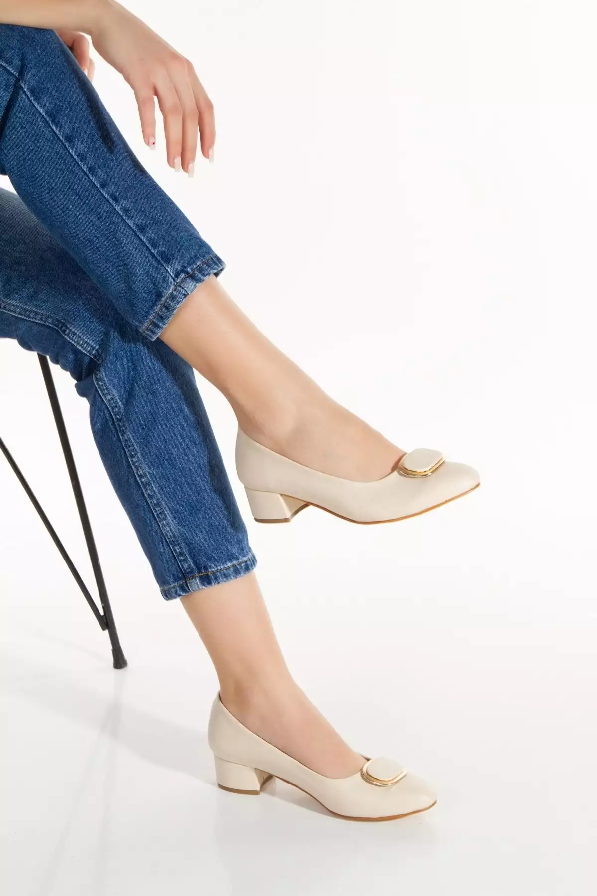 مدل کفش روزمره زنانه با پاشنه کوتاه و بند شیک به همراه کیف ست - رنگ بژ برند MFT AYAKKABI - 675131830