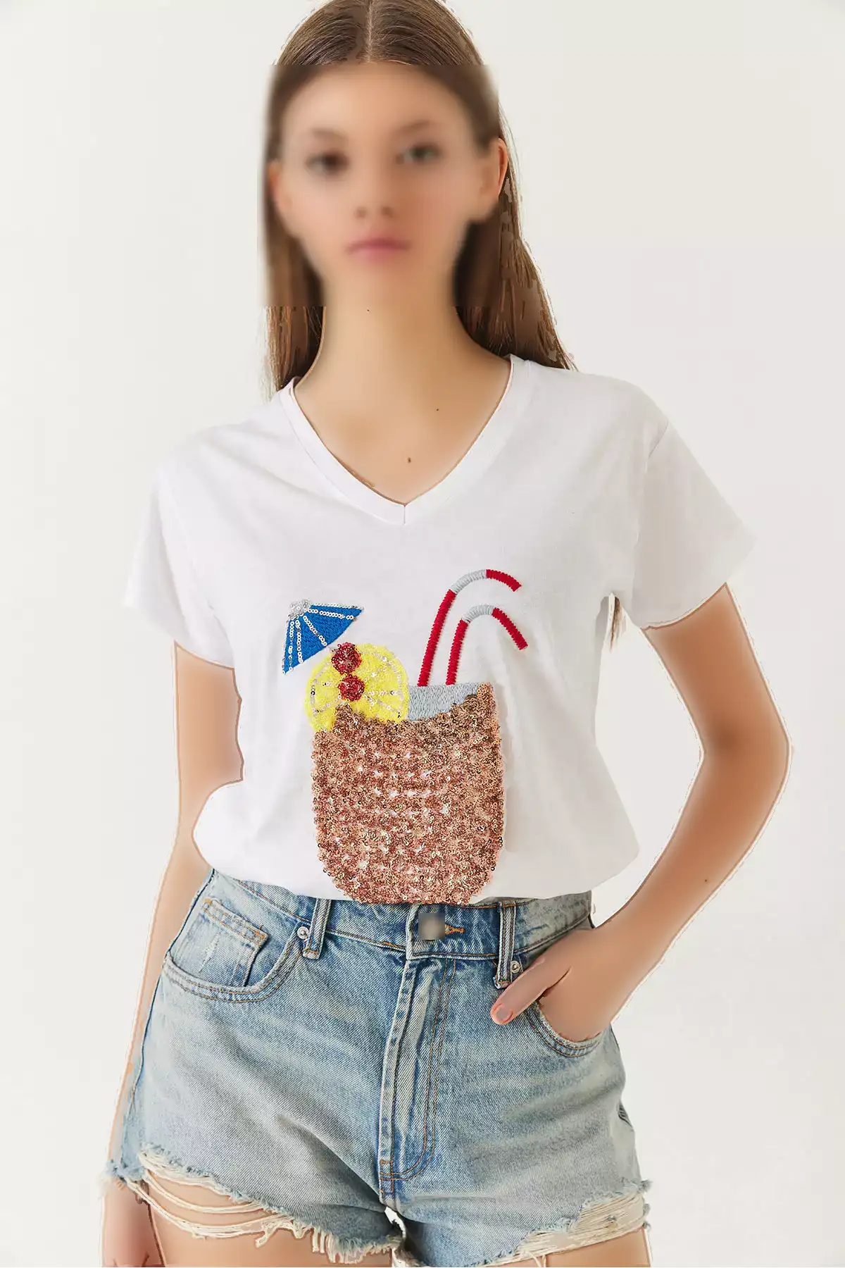 تیشرت زنانه یقه V طرح حوایی با تزیینات رنگی و زرق و برق 60261433 برند Bianco Lucci - 900381989