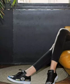 کفش ورزشی زنانه از چرم گیاهی مشکی - طراحی جغد باهوش برند Dogo - 463848891