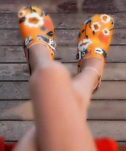 کفش راحتی زنانه از چرم مصنوعی نارنجی - طراحی رتروگراد برند Dogo - 816070810