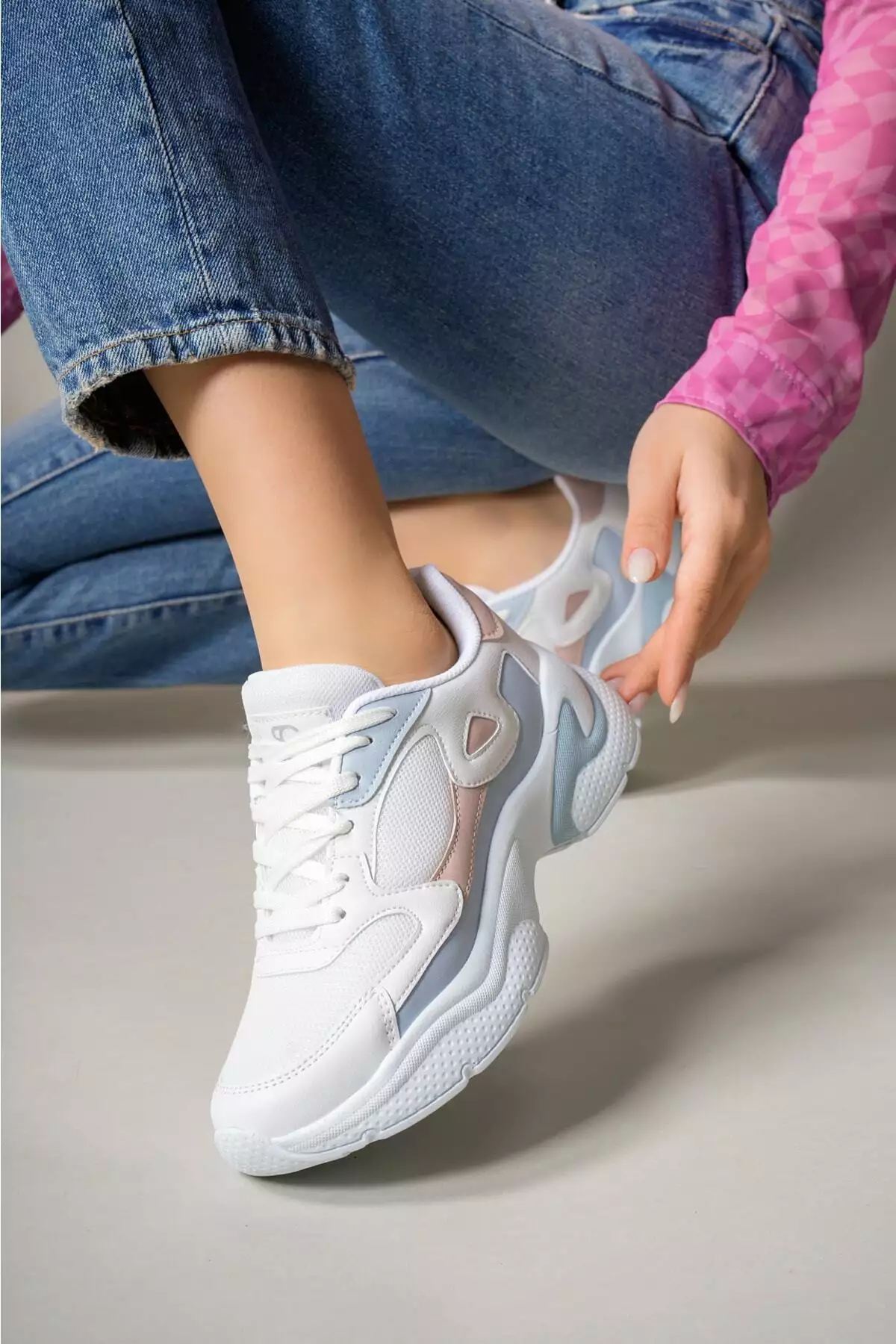 کفش ورزشی زنانه سفید، صورتی و آبی برند Riccon - 694949784