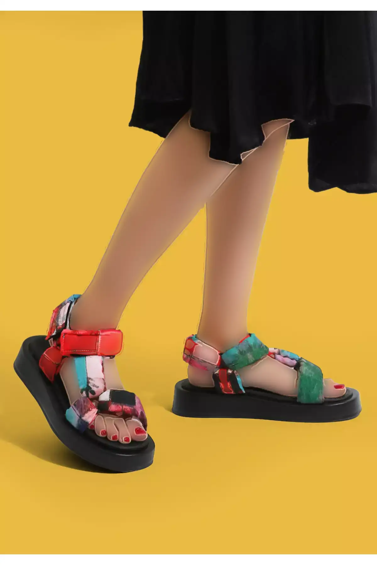 سندل زنانه وگان با کفی ضخیم و طرح چندرنگ - طراحی علف و دریا برند Dogo - 738417082