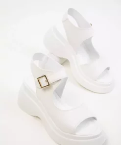 سندل زنانه سفید 20396 برند SOHO - 902470841