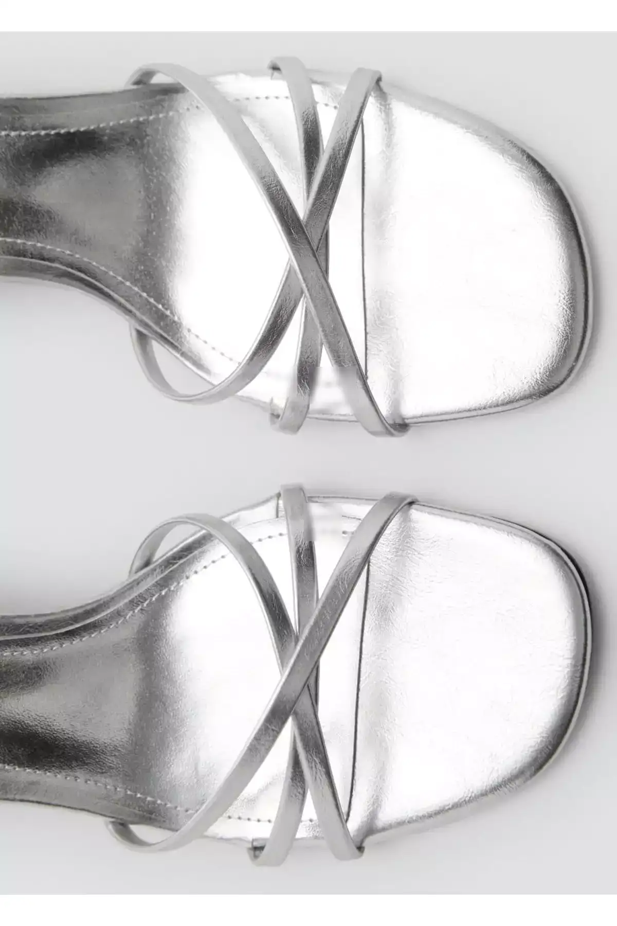 سندل پاشنهبلند با بند کراس برند MANGO - 922189996