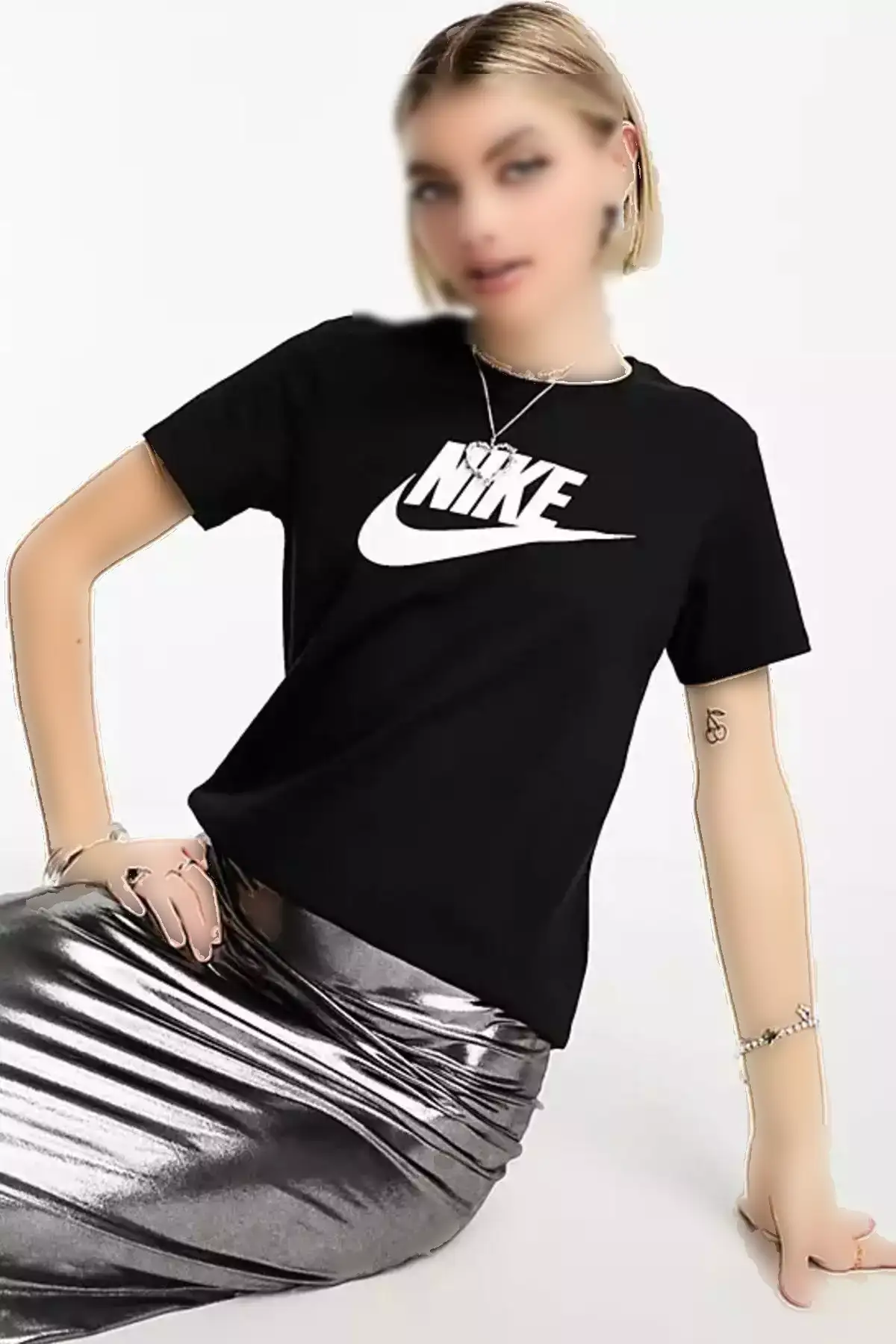 تی شرت ورزشی زنانه استاندارد سیاه الگوی اسنشیال آیکون فوتورا برند Nike - 816272114