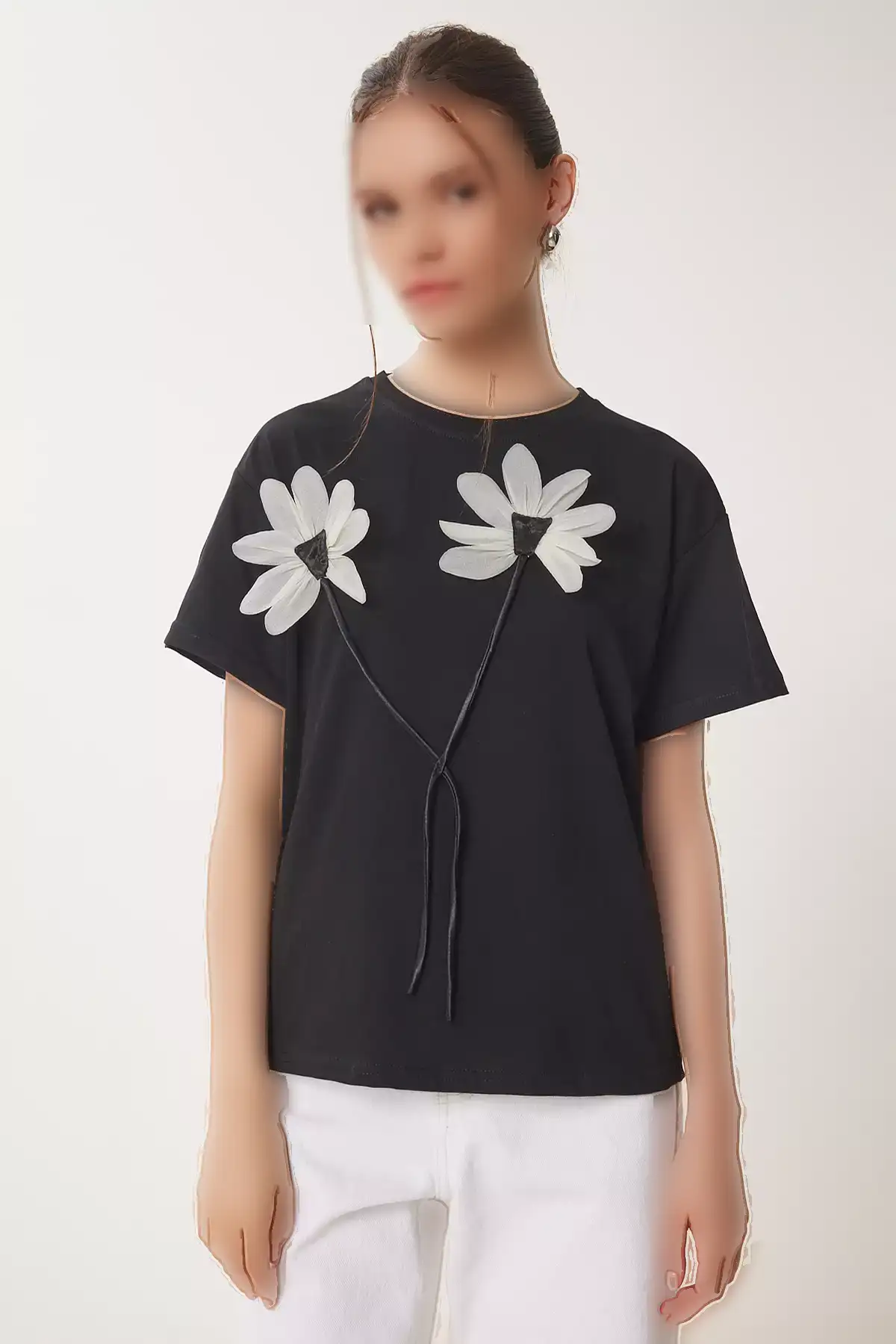 تیشرت نخی بافتنی زنانه طرح گل سیاه ZV00294 برند Happiness İstanbul - 929562164