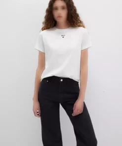 تی‌شرت سفید نیمه‌چسبان با لوگو چاپی 1601185-33389 برند Mavi - 116708853