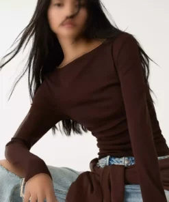 تی‌شرت با آستین‌های بلند و گشاد برند Stradivarius - 881279440