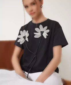 تیشرت نخی بافتنی زنانه طرح گل سیاه ZV00294 برند Happiness İstanbul - 929562164