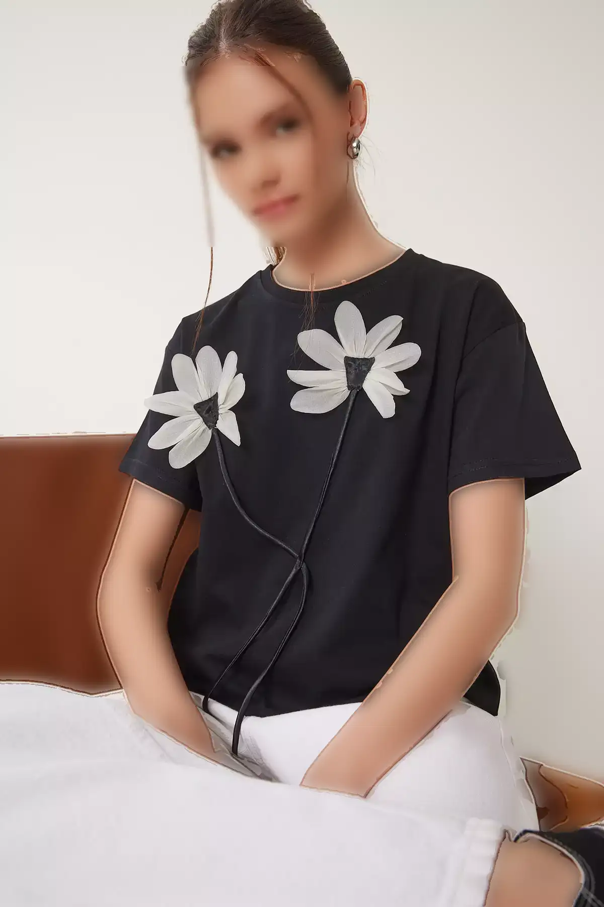 تیشرت نخی بافتنی زنانه طرح گل سیاه ZV00294 برند Happiness İstanbul - 929562164