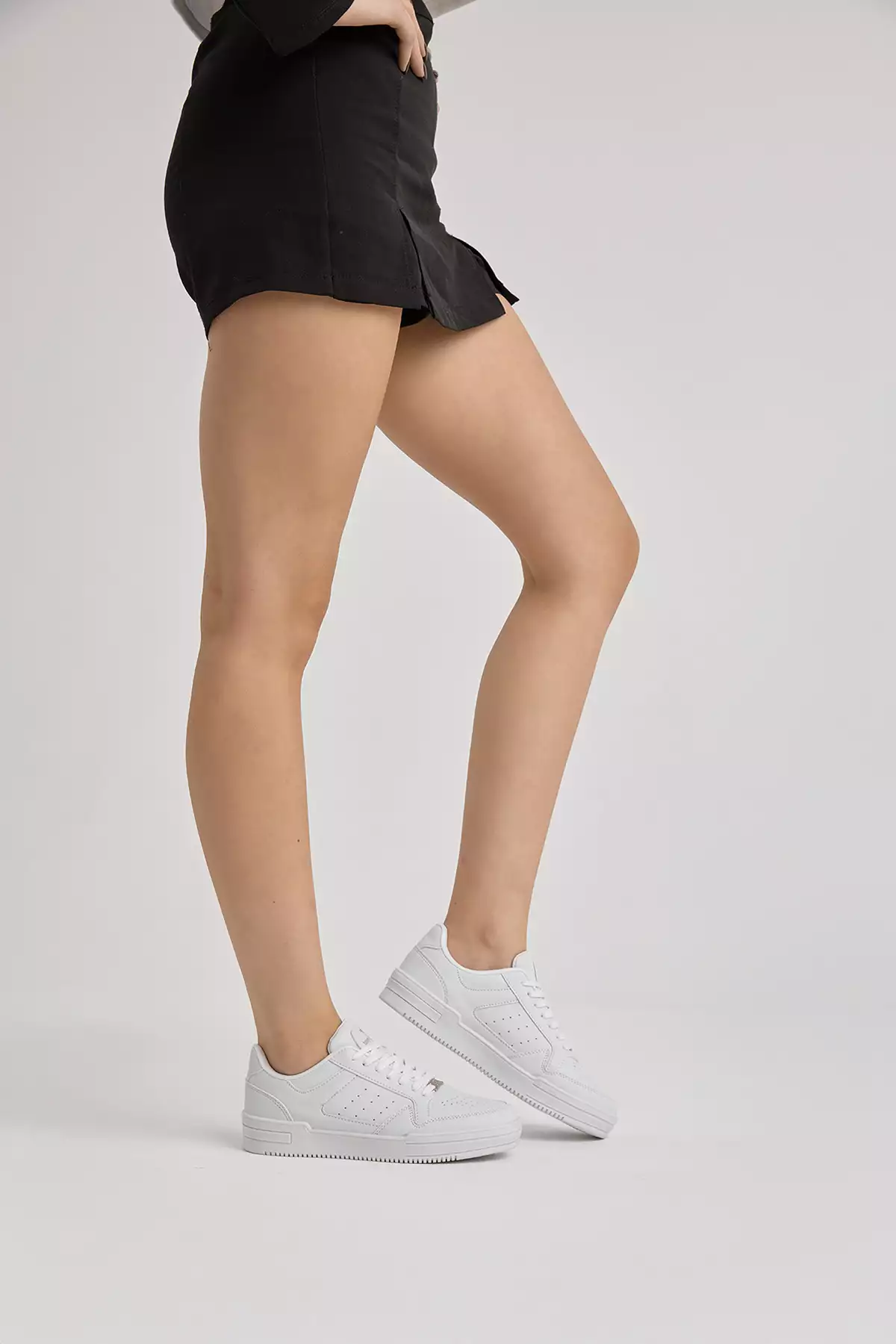 کفش ورزشی روزمره با بند و کفی ترمو سفید برند Tonny Black - 1031014379