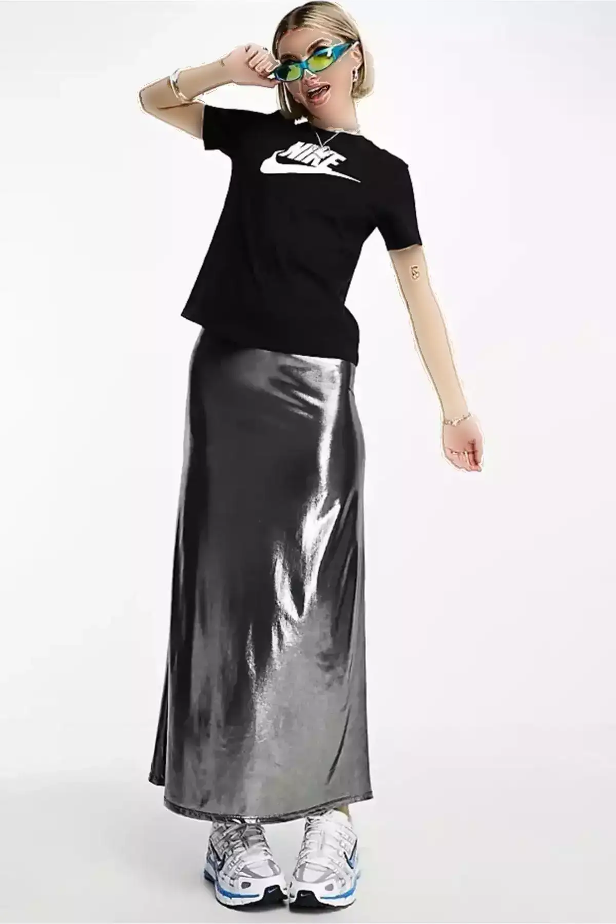 تی شرت ورزشی زنانه استاندارد سیاه الگوی اسنشیال آیکون فوتورا برند Nike - 816272114