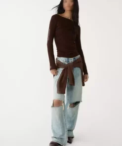 تی‌شرت با آستین‌های بلند و گشاد برند Stradivarius - 881279440