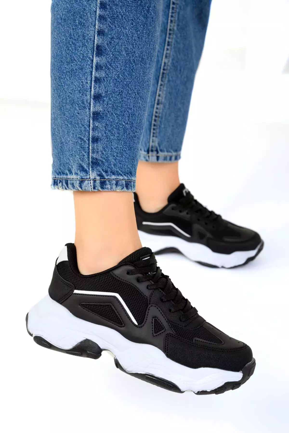 کفش ورزشی زنانه سیاه و سفید 18148 برند SOHO - 700576378