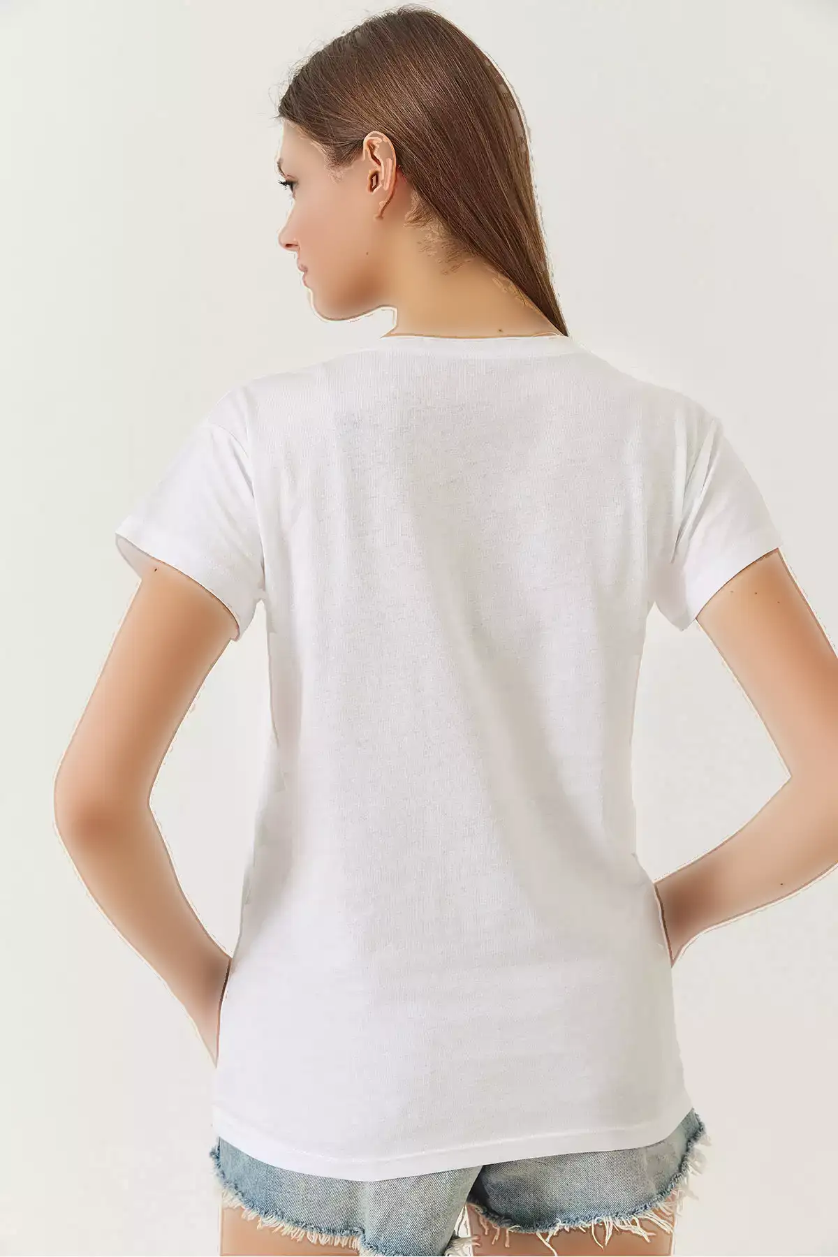 تیشرت زنانه یقه V طرح حوایی با تزیینات رنگی و زرق و برق 60261433 برند Bianco Lucci - 900381989